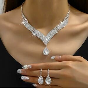 Elegant Silver Crystal Rhinestones Teardrop Necklace & Earring Set Of 2
